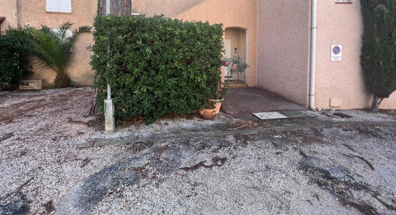 Sympathique Studio En Rez De Jardin Dans Residence Hyères المظهر الخارجي الصورة