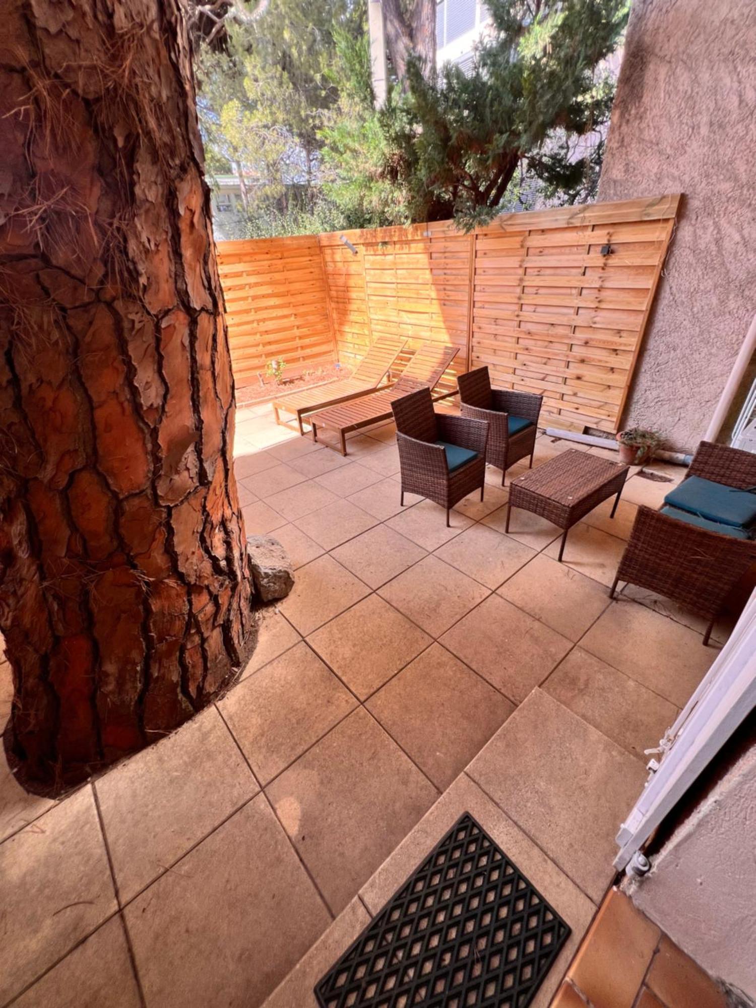 Sympathique Studio En Rez De Jardin Dans Residence Hyères المظهر الخارجي الصورة